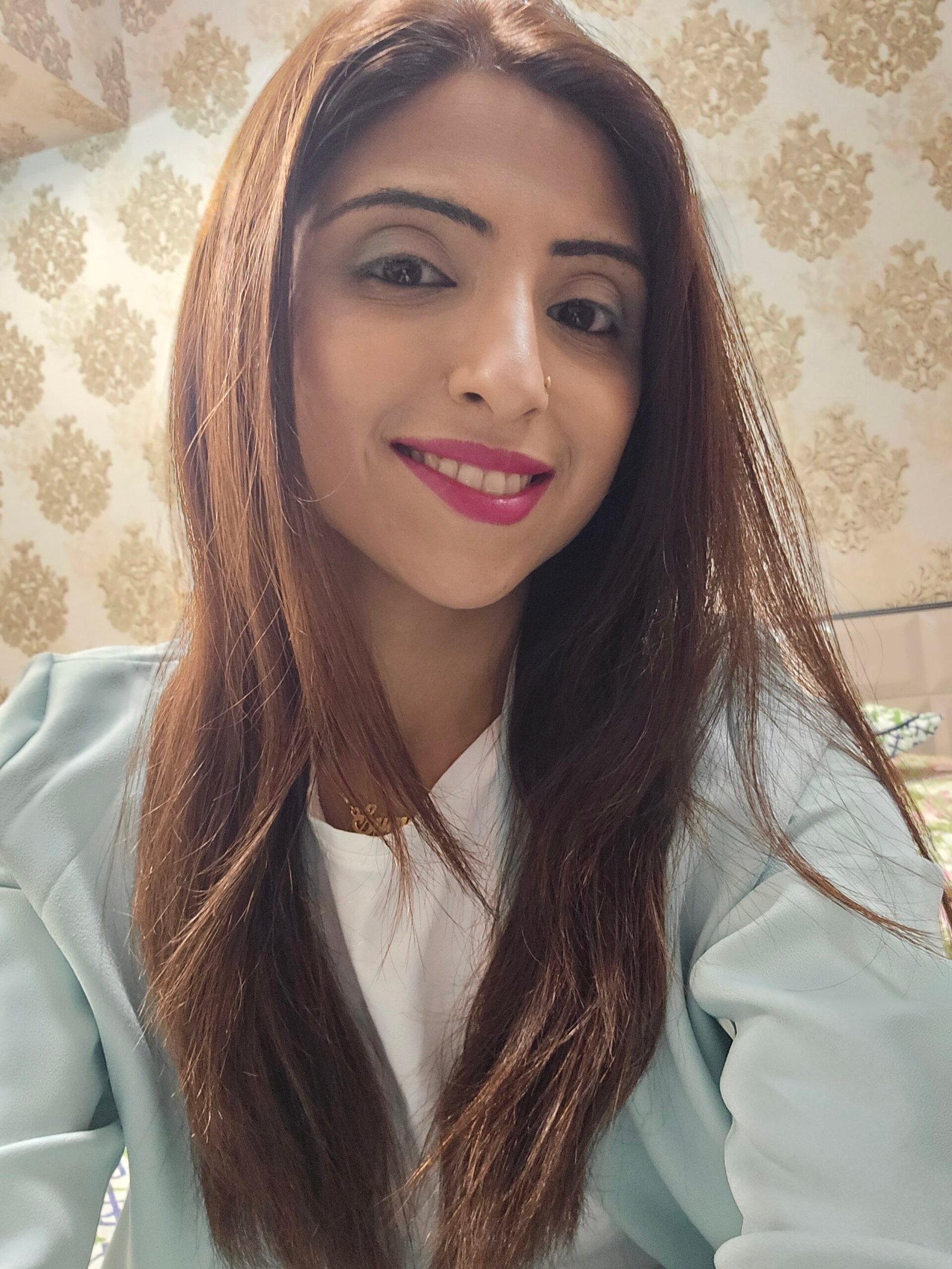 Suman Shafi, contact writer and editor exploring reflections through words & works.