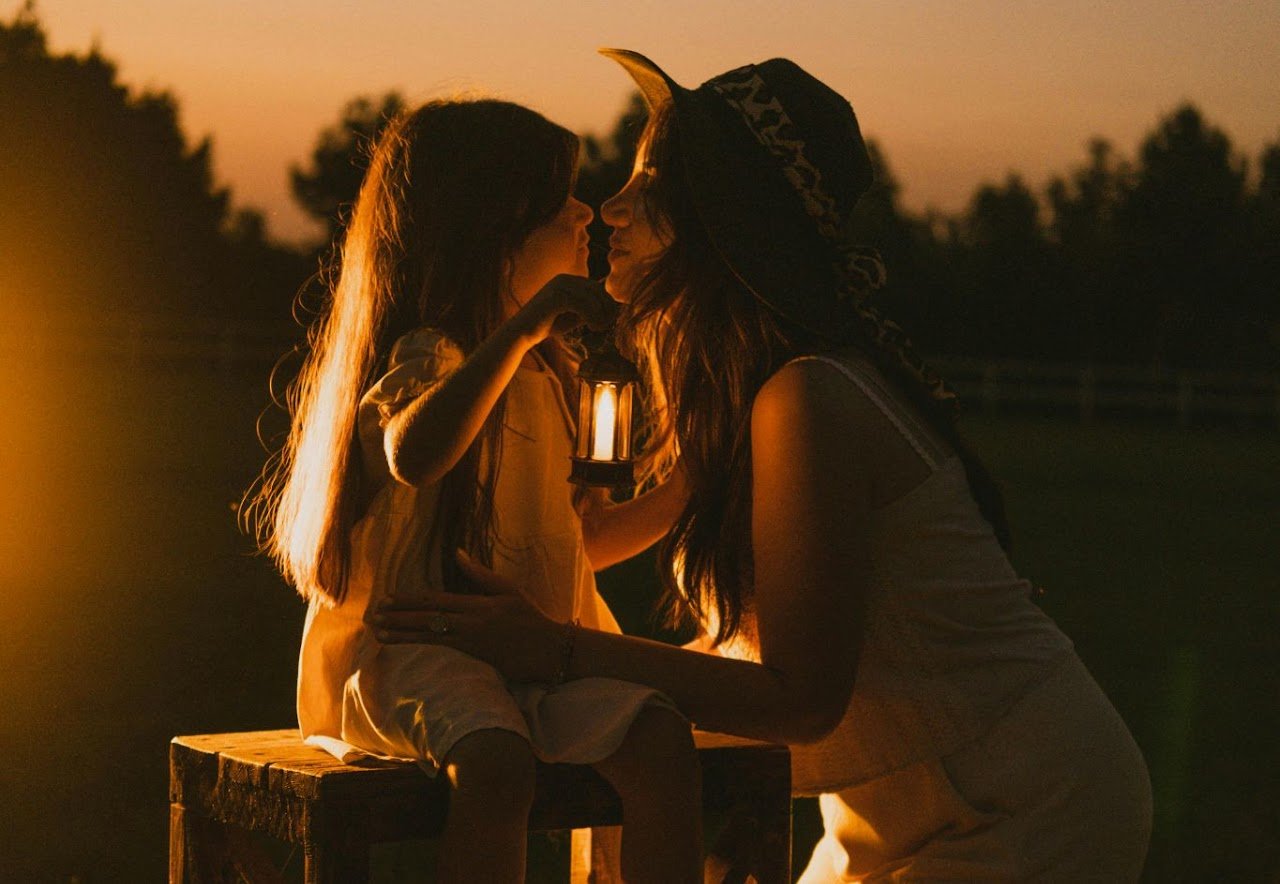 Blogs about parenthood - mother and daughter spending time together