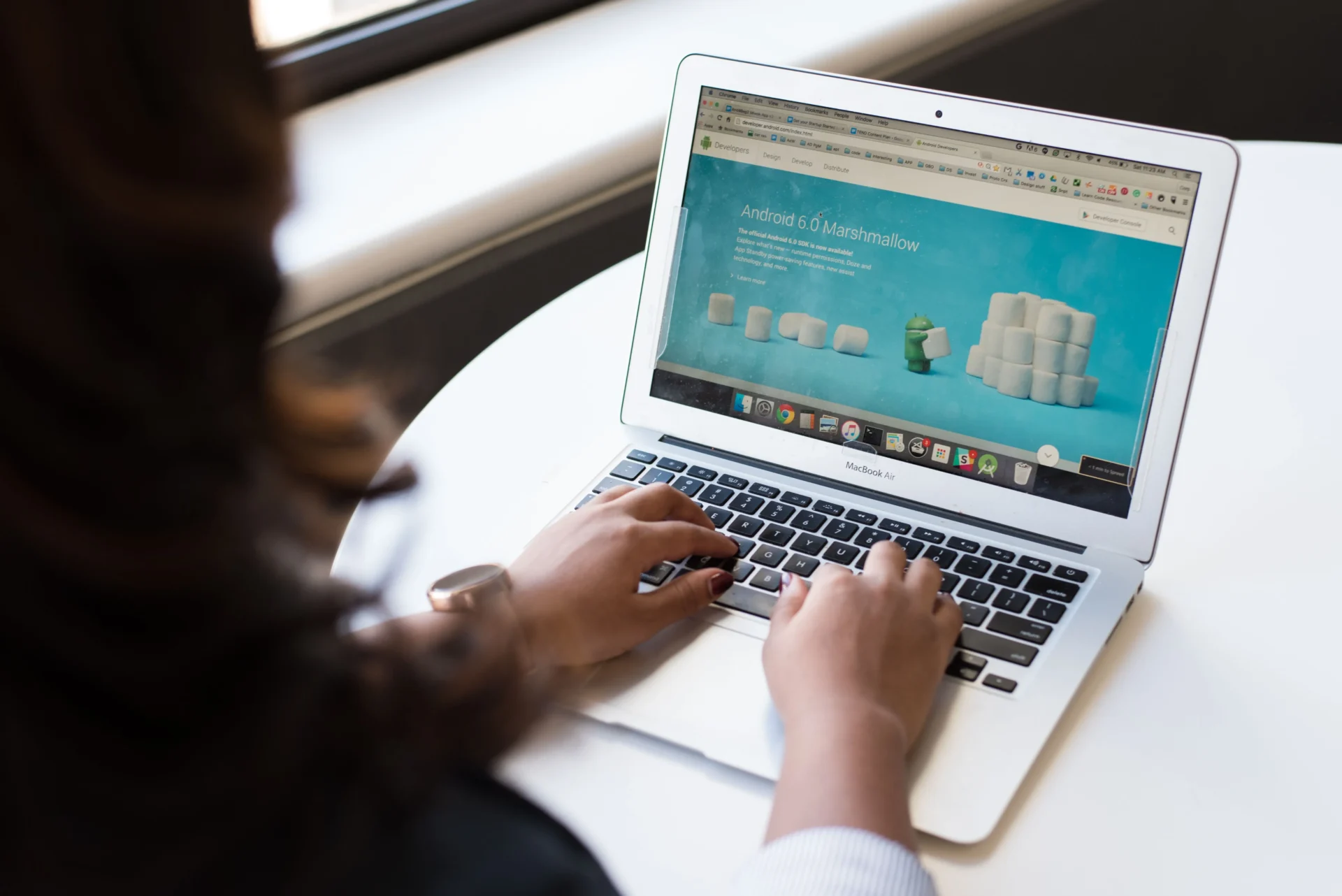 Readers leave articles quickly because of poor content structure and readability.